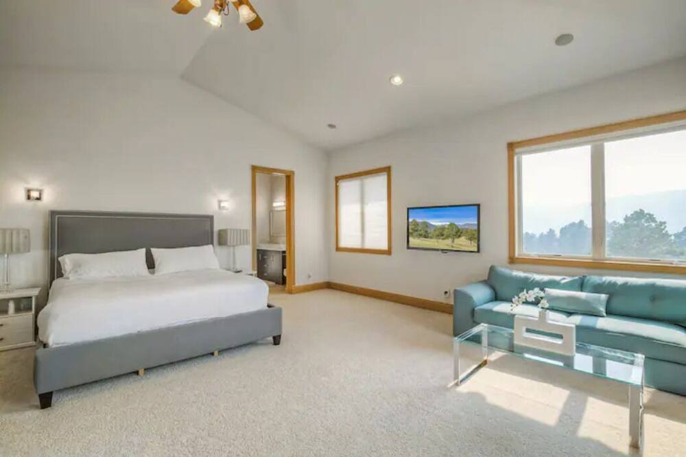 Photo of Bedroom in Indian Hills