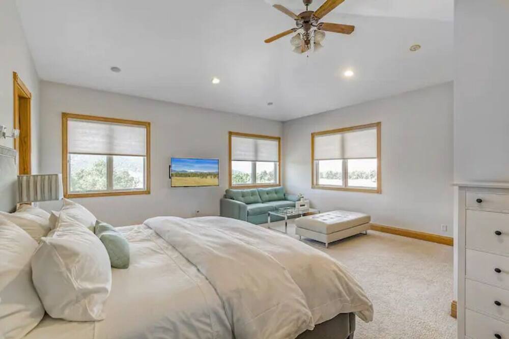 Photo of Bedroom in Indian Hills