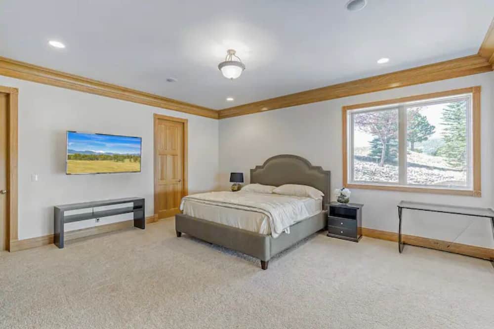 Photo of Bedroom in Indian Hills