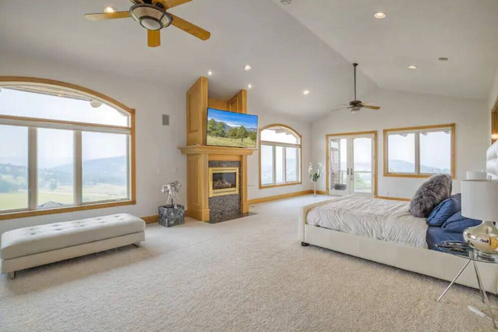 Photo of Bedroom in Indian Hills