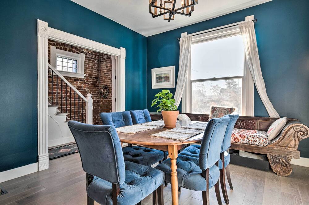 Photo of Livingroom in Sloan Lake