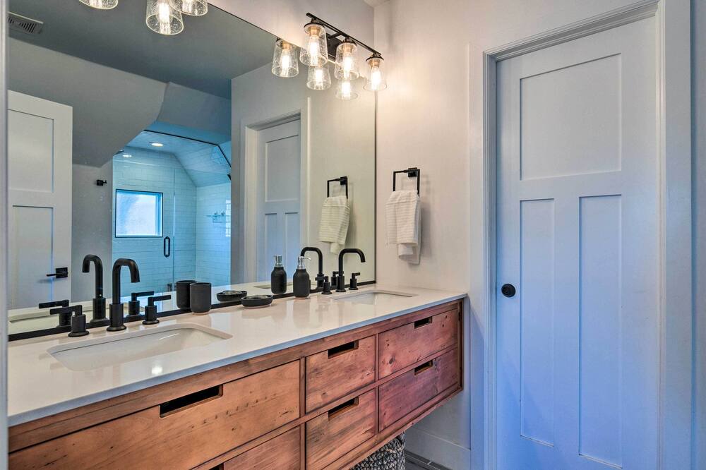 Photo of Bathroom in Sloan Lake