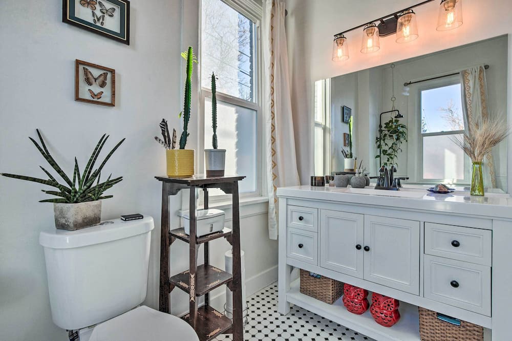 Photo of Bathroom in Sloan Lake