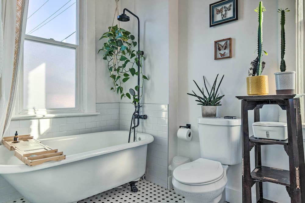 Photo of Bathroom in Sloan Lake