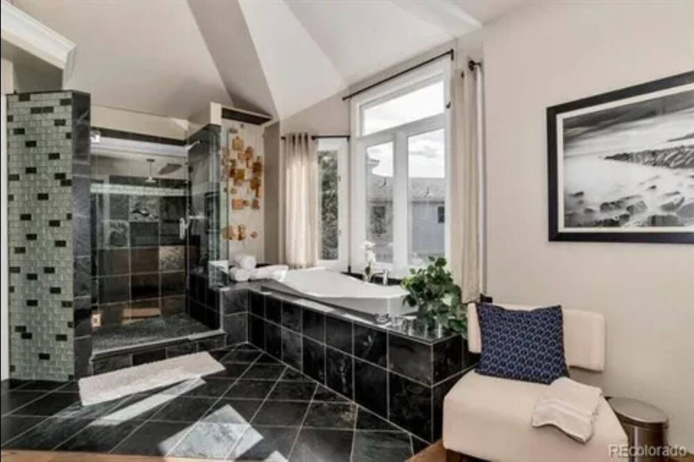 Photo of Bathroom in Northridge