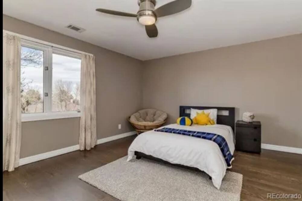 Photo of Bedroom in Northridge