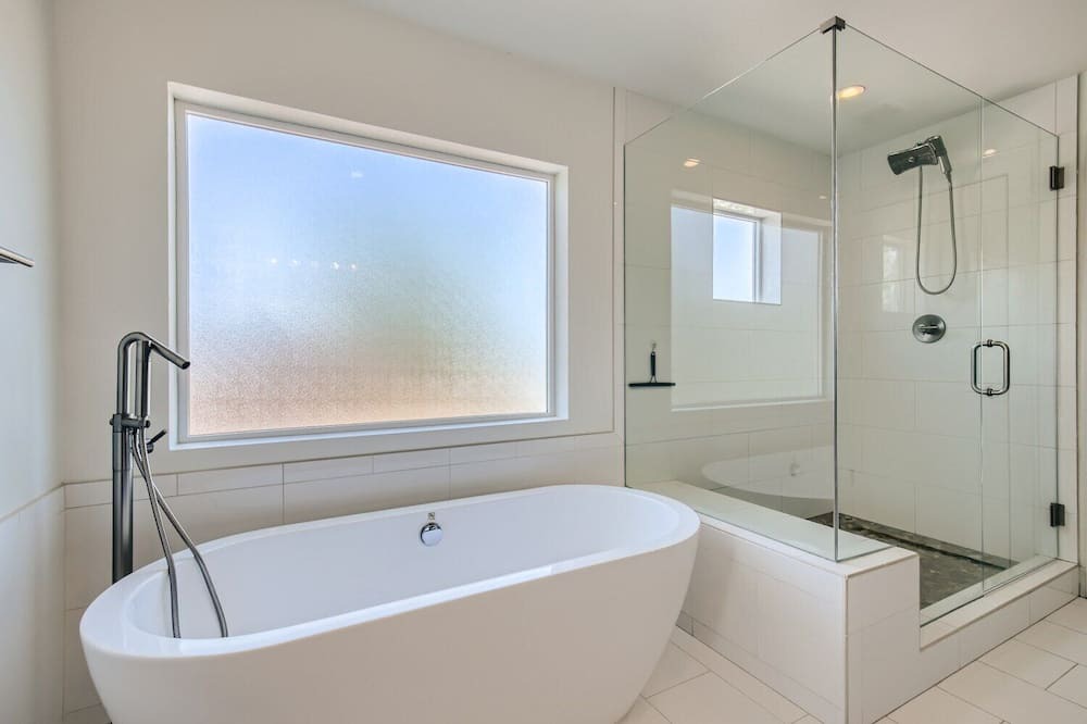 Photo of Bathroom in Sloan Lake