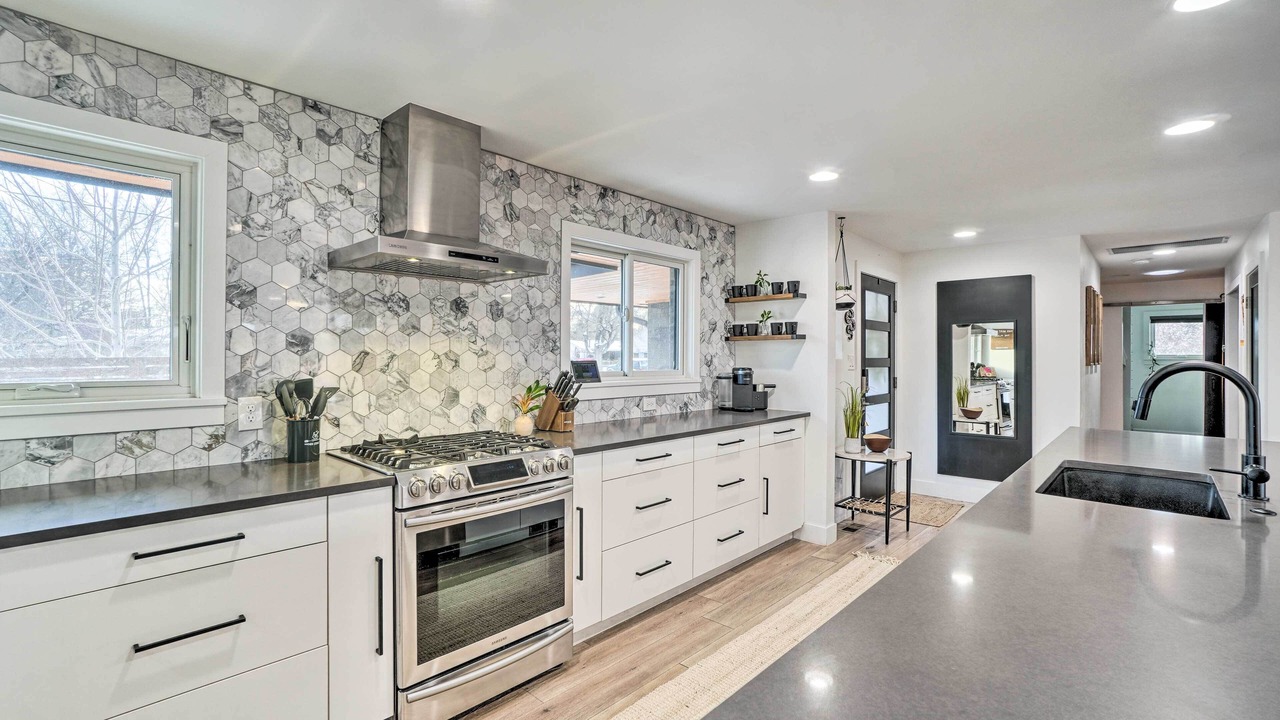Photo of Kitchen in Barths