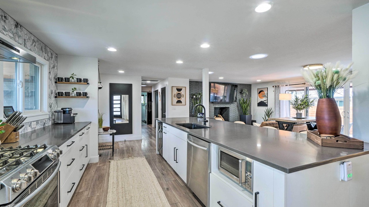 Photo of Kitchen in Barths