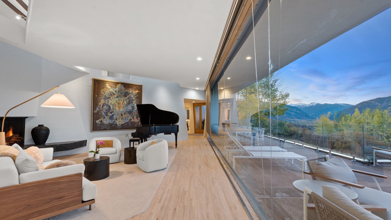 Photo of Livingroom in Starwood