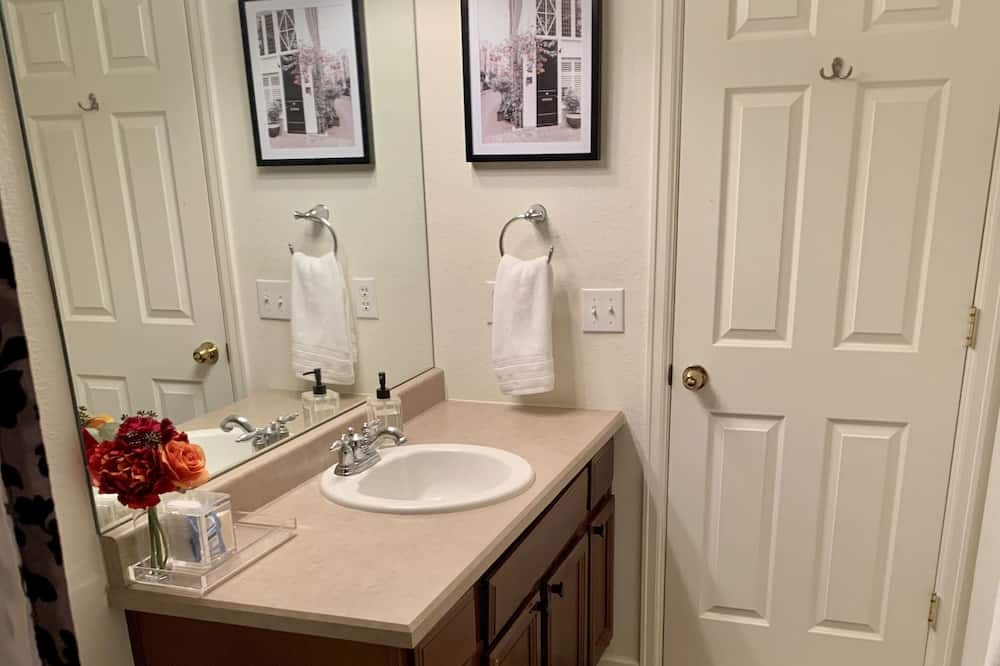 Photo of Bathroom in Thornton