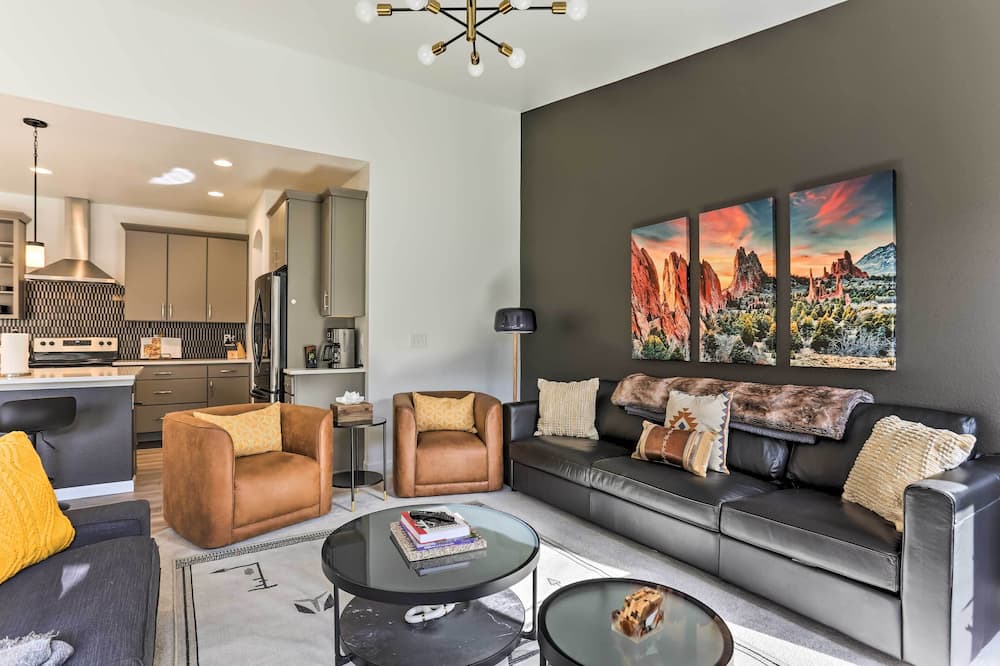 Photo of Livingroom in Parker