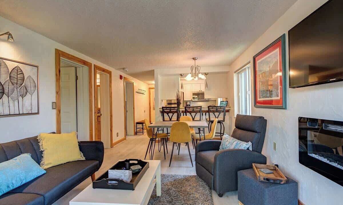 Photo of Livingroom in Warrior's Mark West