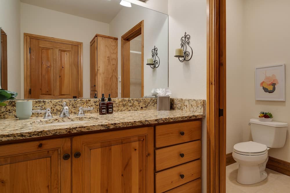 Photo of Bathroom in Forest Hills