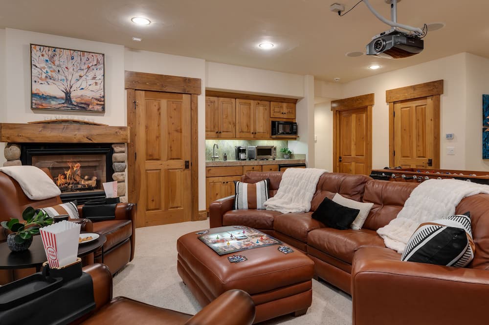 Photo of Livingroom in Forest Hills