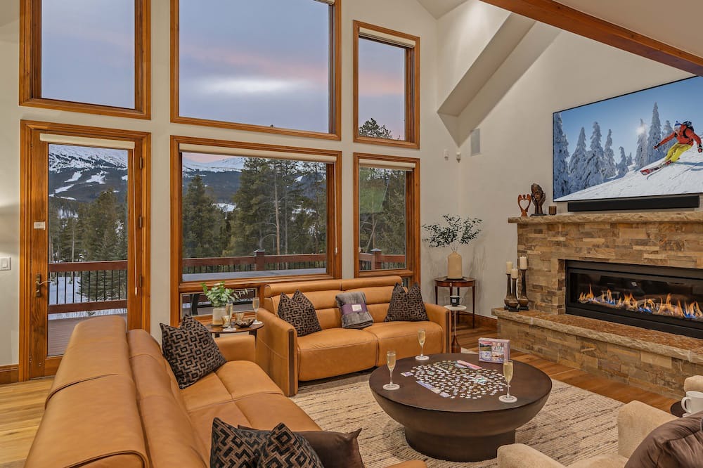 Photo of Livingroom in Forest Hills