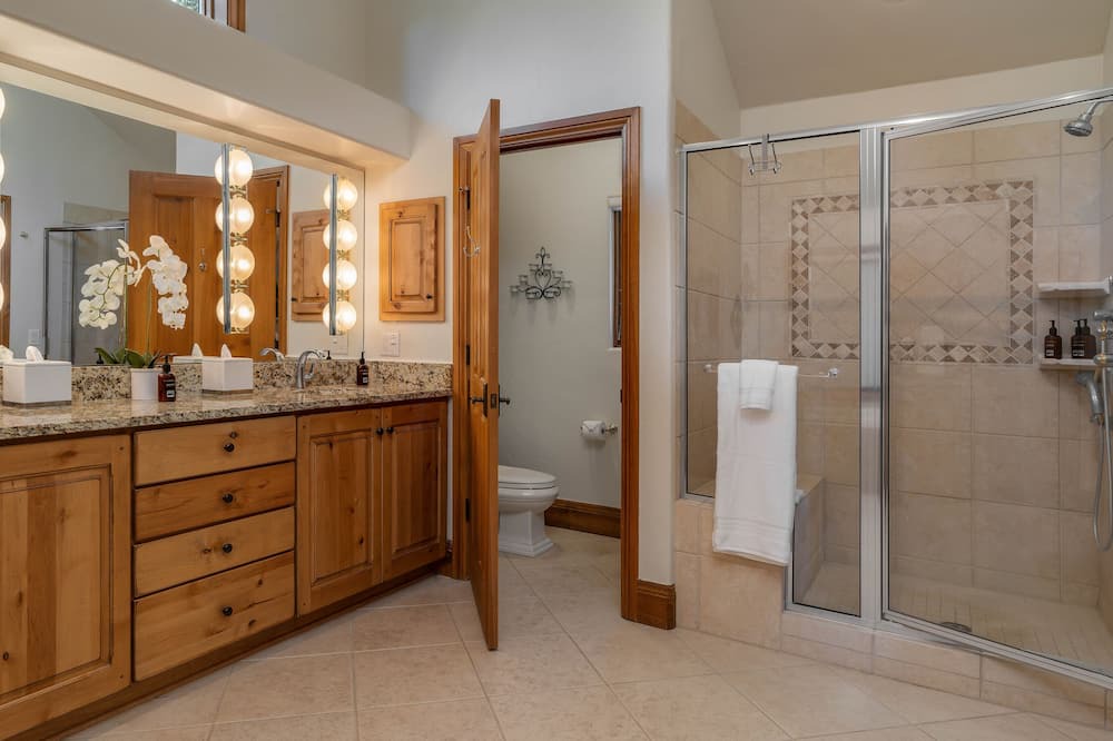 Photo of Bathroom in Forest Hills