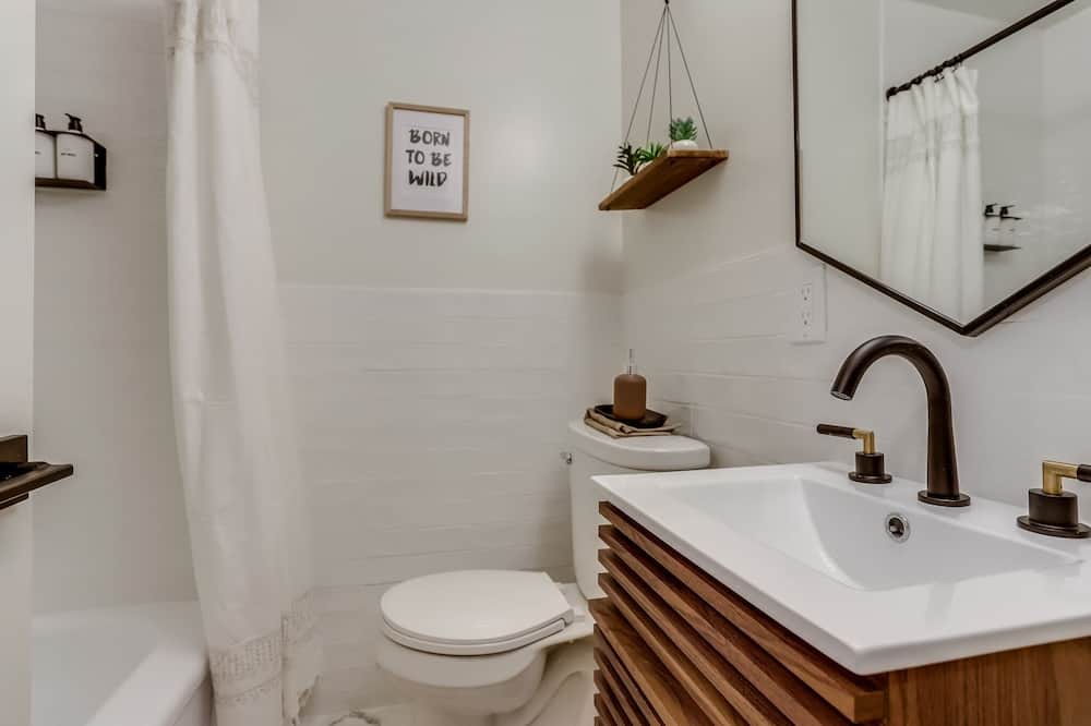 Photo of Bathroom in Barths