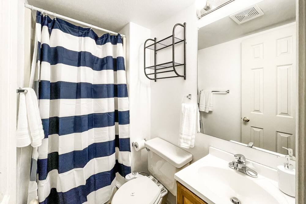 Photo of Bathroom in Cheyenne Meadows