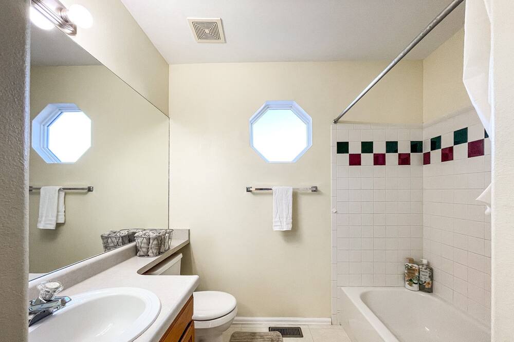 Photo of Bathroom in Cheyenne Meadows