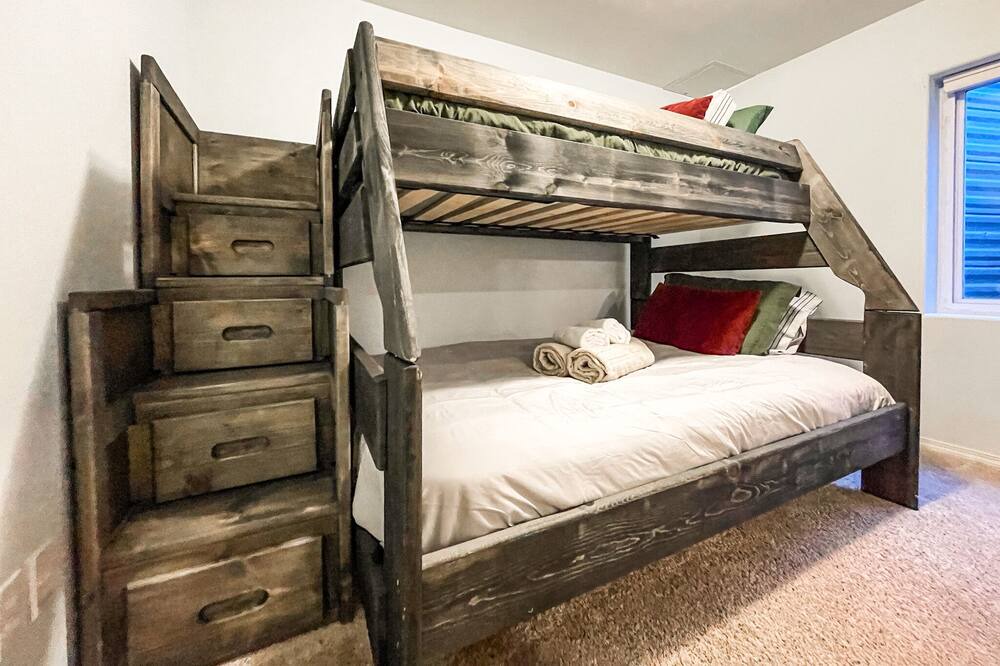 Photo of Bedroom in Cheyenne Meadows