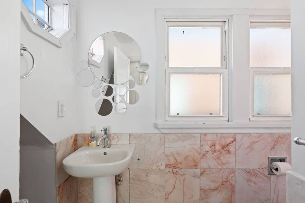 Photo of Bathroom in Speer