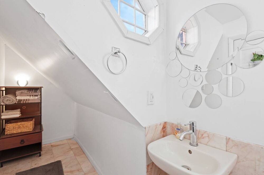 Photo of Bathroom in Speer