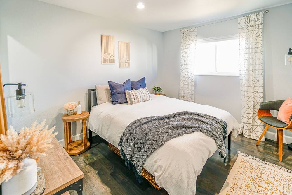 Photo of Bedroom in Glenwood Grove - North Iris
