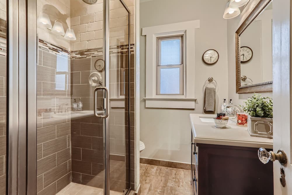 Photo of Bathroom in Congress Park