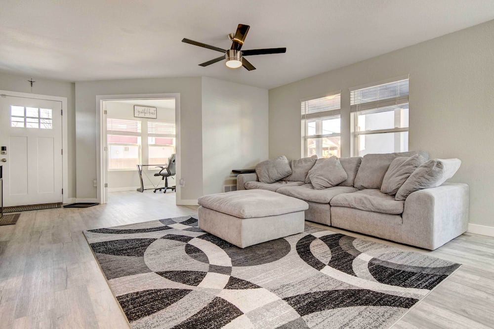 Photo of Livingroom in Sunnyside
