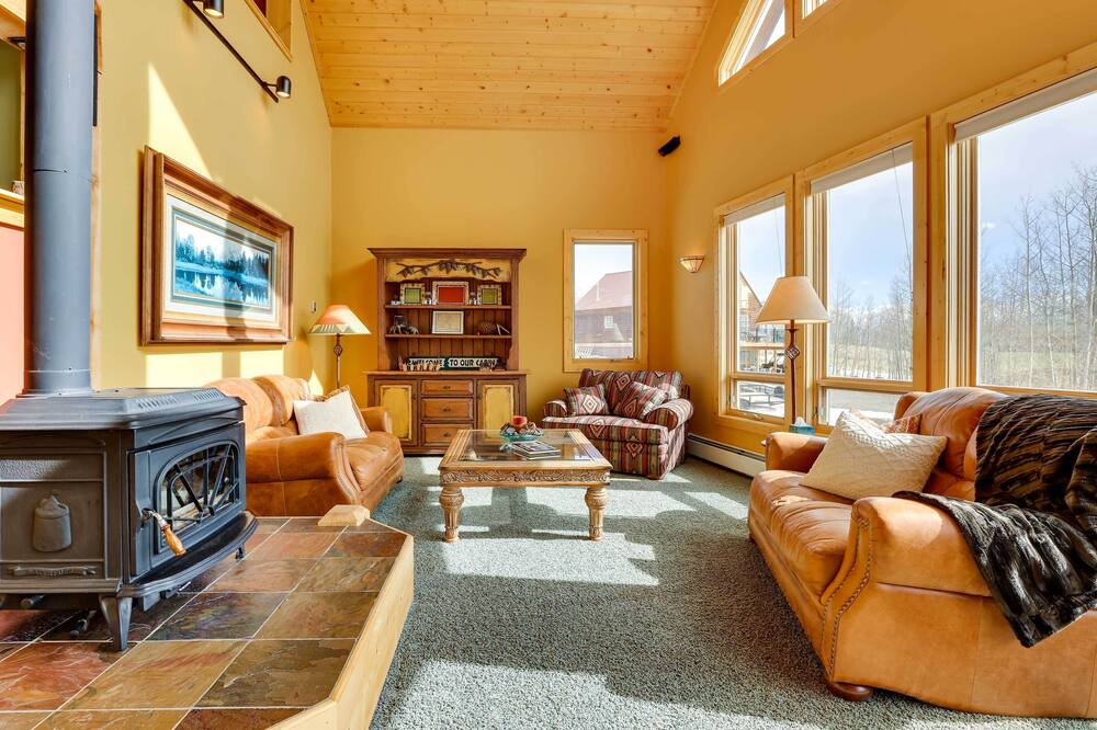 Photo of Livingroom in Warm Springs