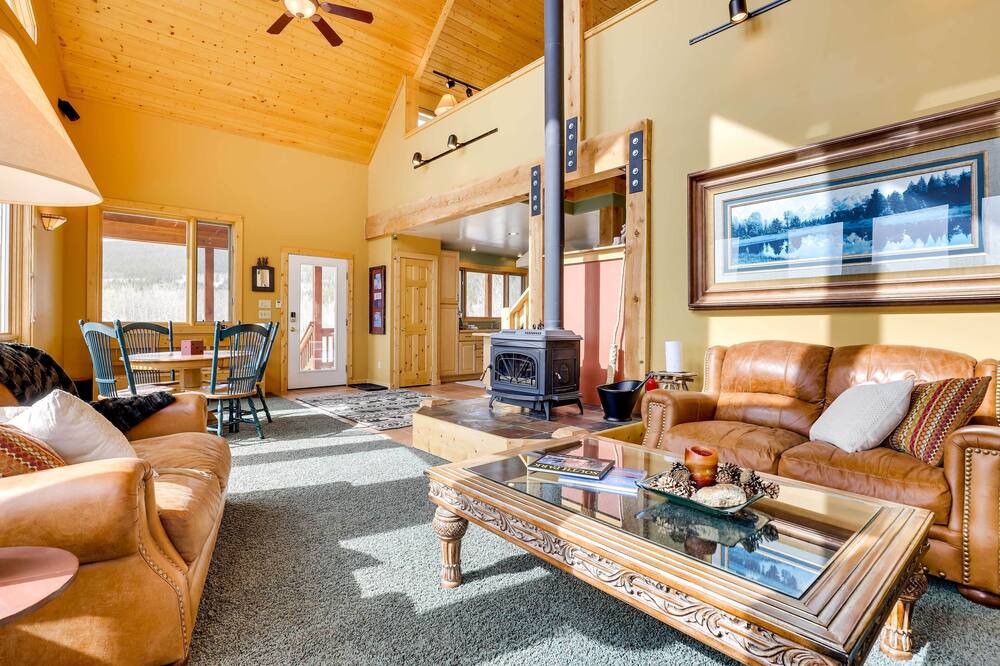 Photo of Livingroom in Warm Springs
