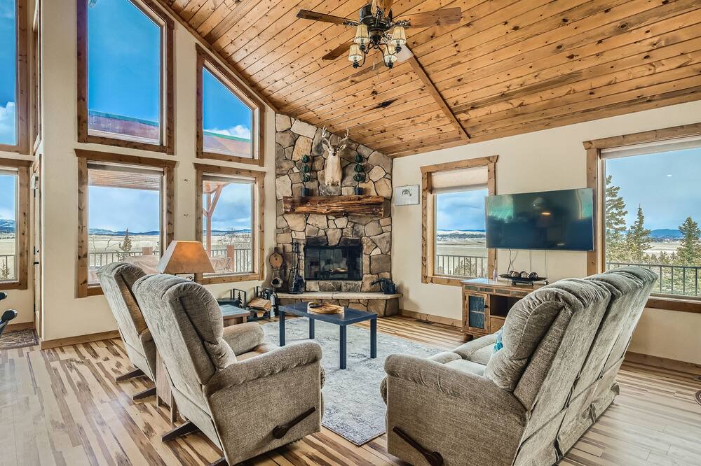 Photo of Livingroom in Warm Springs