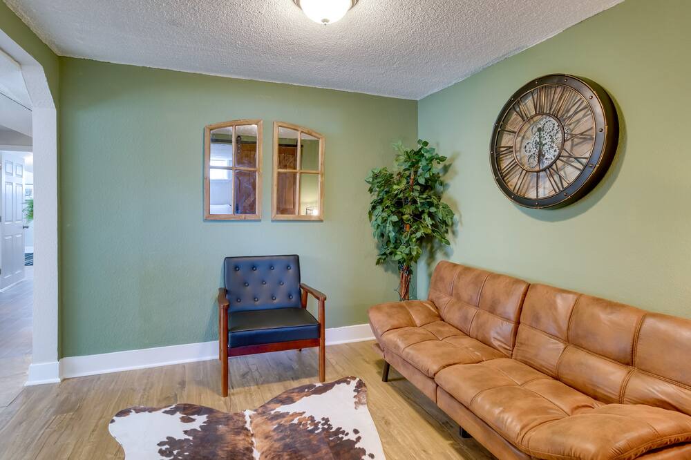 Photo of Livingroom in Northeast Park Hill
