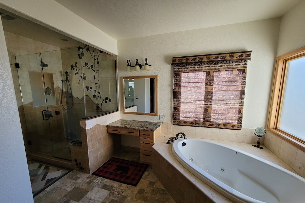 Photo of Bathroom in Perry Park