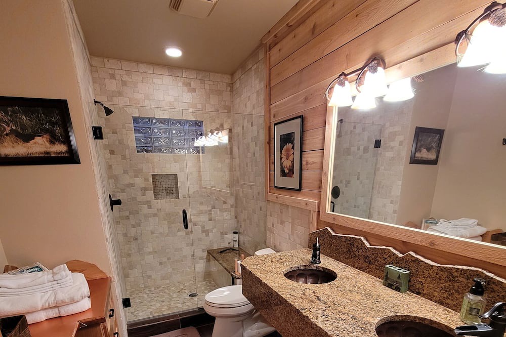 Photo of Bathroom in Perry Park