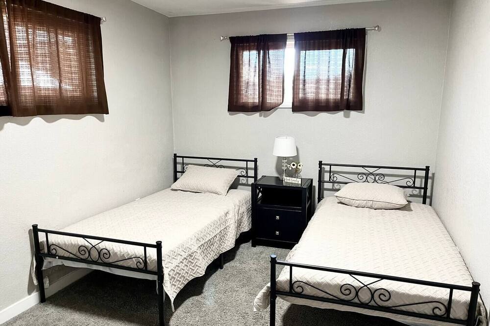 Photo of Bedroom in Cole