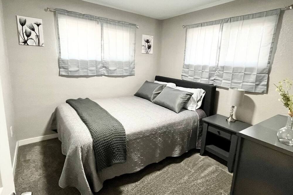 Photo of Bedroom in Cole
