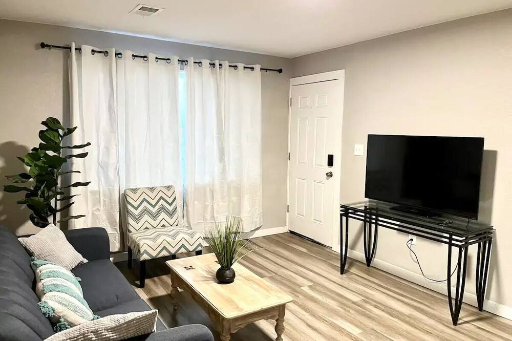Photo of Livingroom in Cole