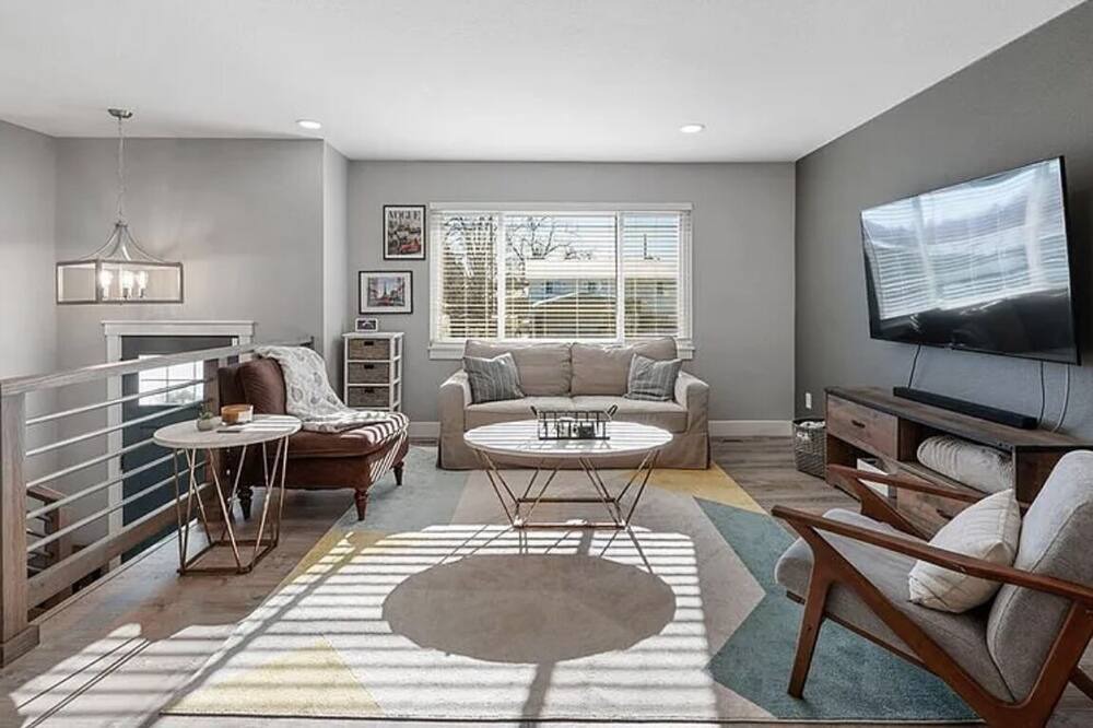 Photo of Livingroom in Southeast Colorado Springs