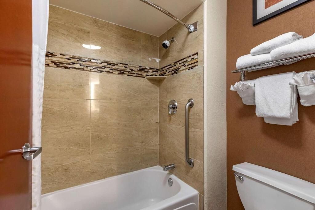 Photo of Bathroom in North Central Evergreen