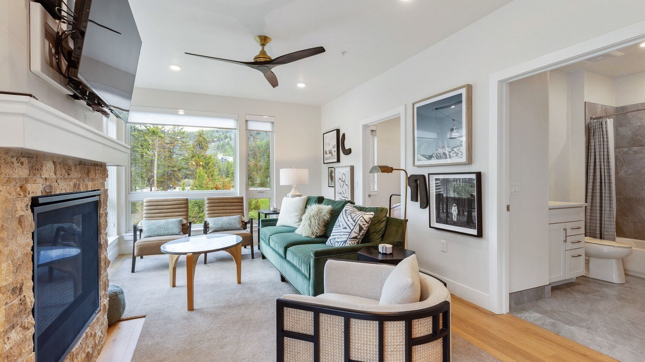 Photo of Livingroom in Lakeside Village