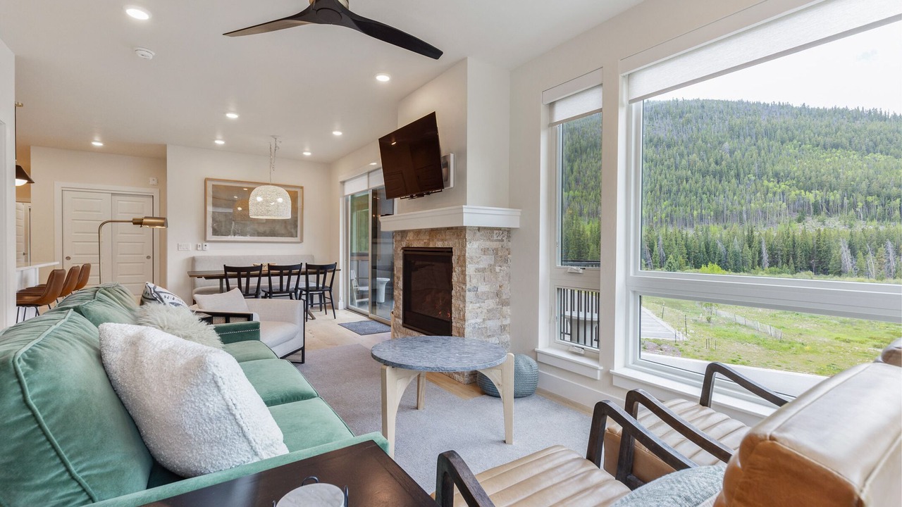 Photo of Livingroom in Lakeside Village