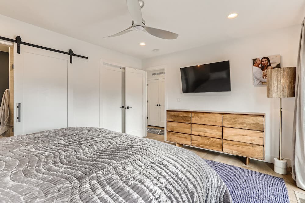 Photo of Bedroom in Jefferson Park