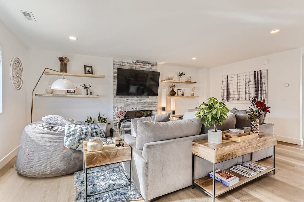 Photo of Livingroom in Jefferson Park