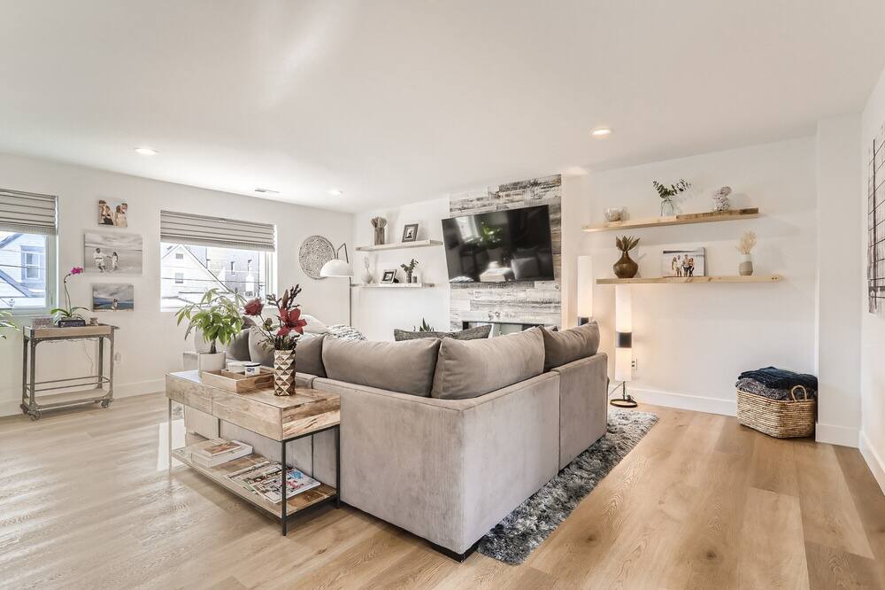 Photo of Livingroom in Jefferson Park