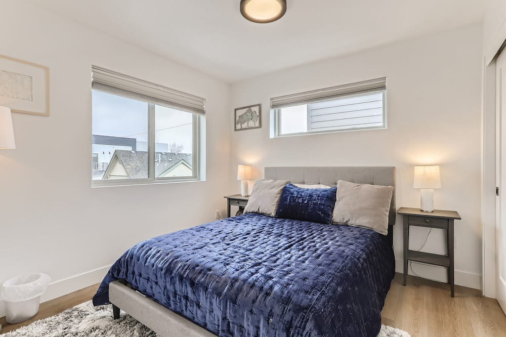 Photo of Bedroom in Jefferson Park