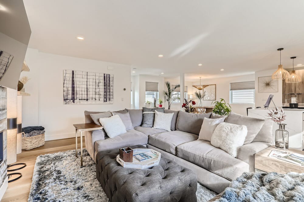 Photo of Livingroom in Jefferson Park