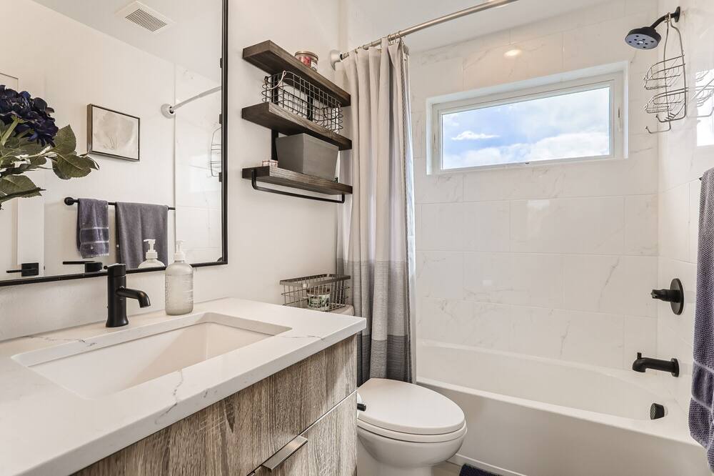 Photo of Bathroom in Jefferson Park