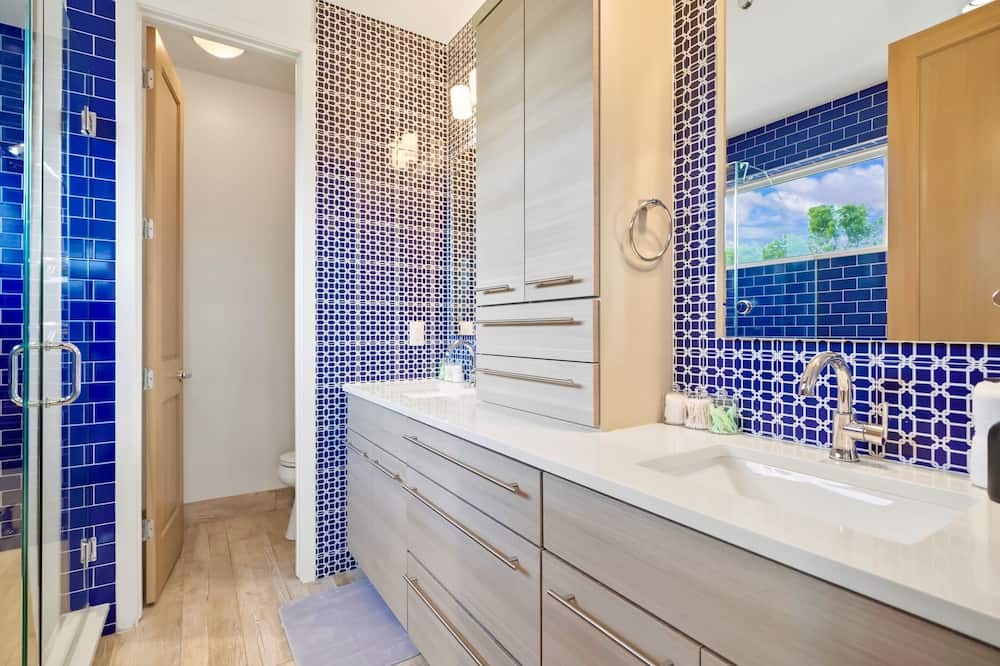 Photo of Bathroom in Sloan Lake